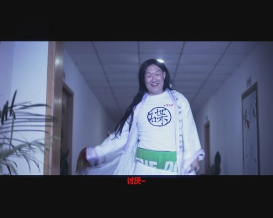 游戏微电影花样百出 美女小黑屋玩碟仙