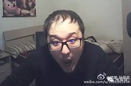 玩家恶搞秃顶皮肤赠笑笑 正主回应:当年可是年