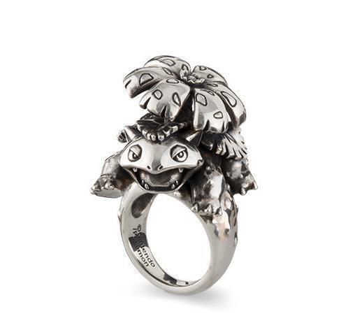 精灵宝可梦推小精灵饰品:售价2400 喷火龙霸气