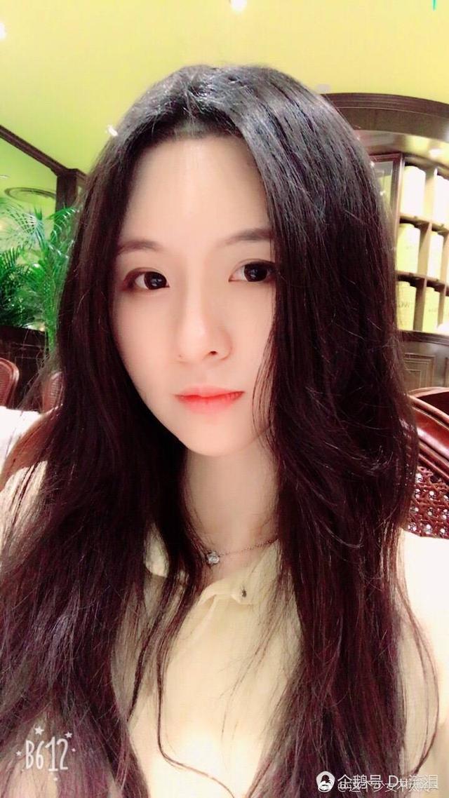 她是年入3000万的女主播,如今入驻斗鱼,冯提莫