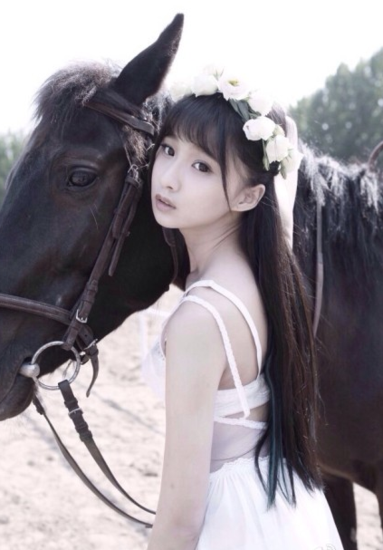 游戏女神戚蓝尹曾遇欺凌洗澡被偷拍