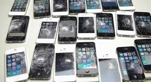 土豪玩打地鼠手机游戏:一次性砸烂数十只iPh