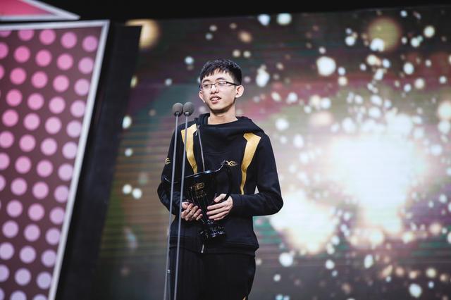 德杯年度颁奖盛典落幕 EDG成最大赢家
