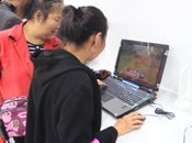 进击的大妈!老奶奶也爱玩游戏