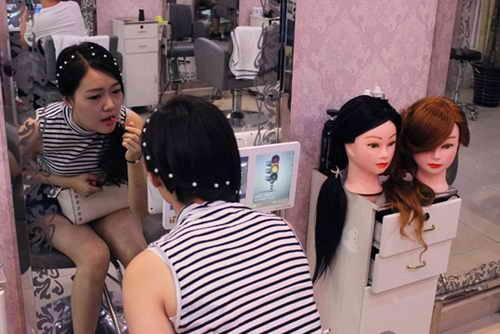 蓝翔<em>理发师</em>从<em>游戏</em>中发掘灵感及商机_<em>游戏</em>_腾