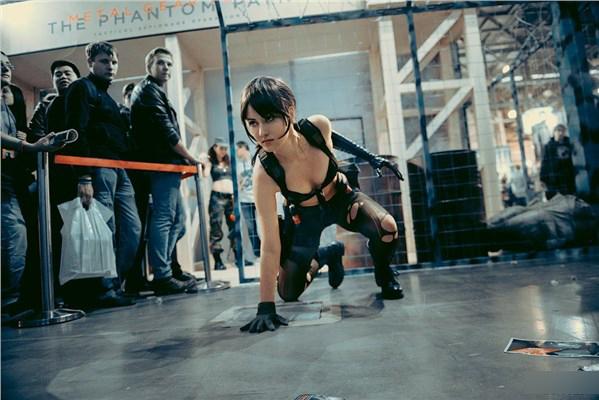 《合金装备5:幻痛》静静COS合集 破洞丝袜女