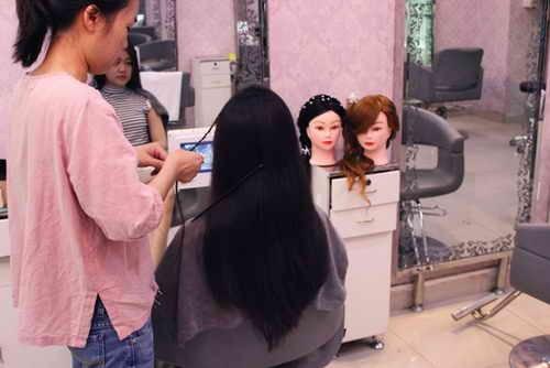 蓝翔<em>理发师</em>从<em>游戏</em>中发掘灵感及商机_<em>游戏</em>_腾