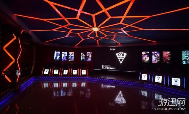 papi酱演绎大学电竞专业 都给我把英语书收起