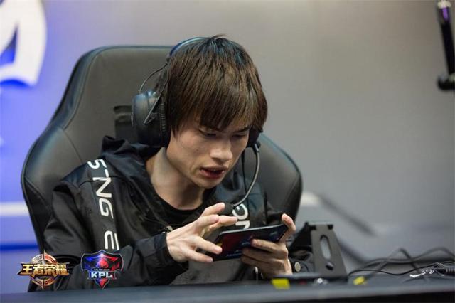 eStar赛后群访:常规赛上新人虽是冒险 但意义很