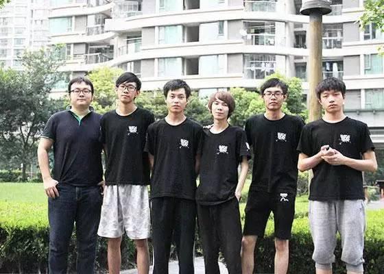 ǰEDG�е�:Faker���߼۾Ϳ����� ROX����������LPL