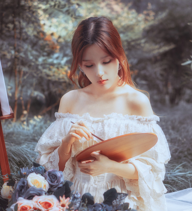 LOL美女解说Rita入驻企鹅电竞 6月8日首播送笔