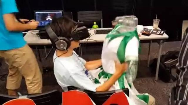 当VR遇上日本人 脸部卫生巾及各种奇葩游戏