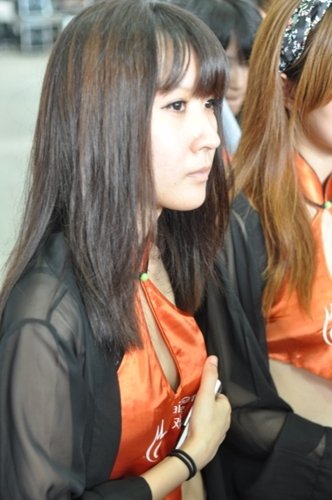 未能掩盖肚兜 蜗牛Showgirl春光乍泄