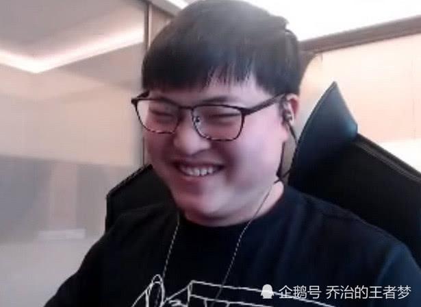 UZI直播主动ban掉德莱文 当看到对方ID后 直播间沸腾了