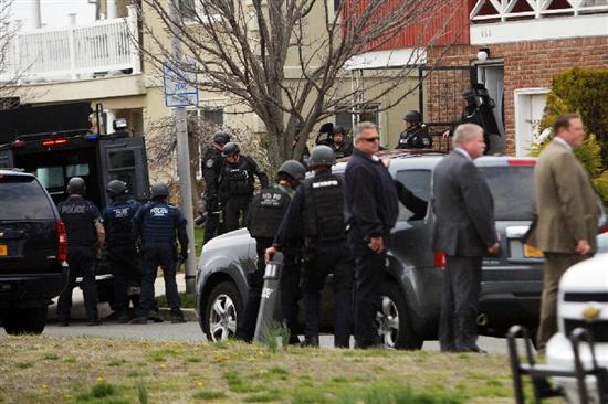 《使命召唤》玩家遭队友报复 被警察包围住宅