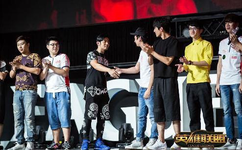 他曾是世界第一卡牌 如今混得比李晓峰还风光