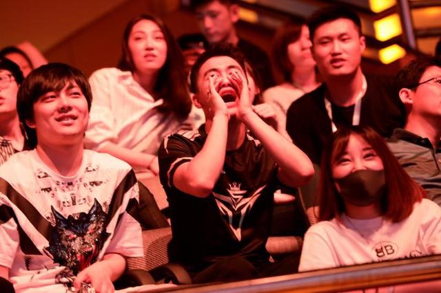 七煌的一场绝地求生 打开了澳门电竞之门