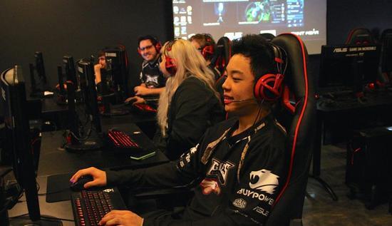 美国两大学给《英雄联盟》高手发奖学金