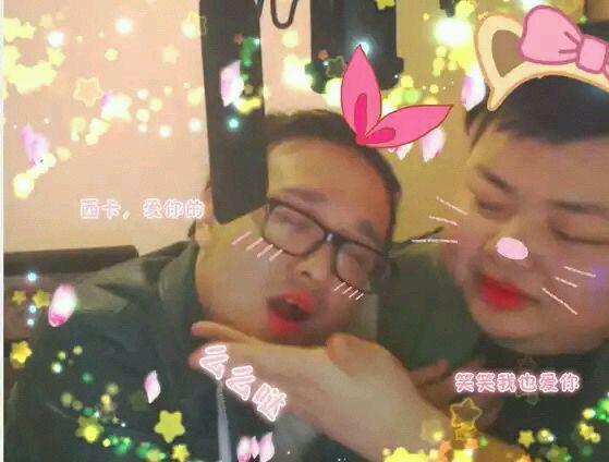 LOL主播笑笑秀恩爱 竟被网友吐槽谁更高?