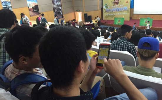 排这么长的队只为了看途游斗地主比赛?