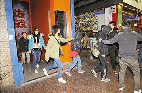 香港游戏厅午夜变赌场月赚300万 警方拘40人