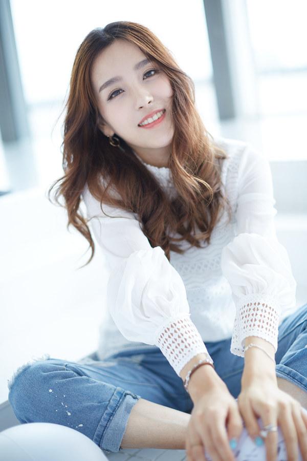 LPL新晋美女Rita 4月6日登陆解说席