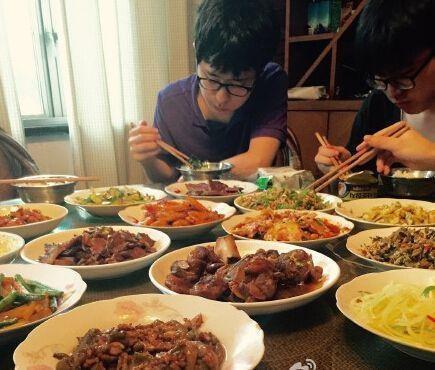 LPL各大战队再掀撕逼 居然是为煮饭阿姨晒技