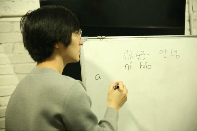 高颜值清华翻译官职教 EDG开设中韩文讲堂