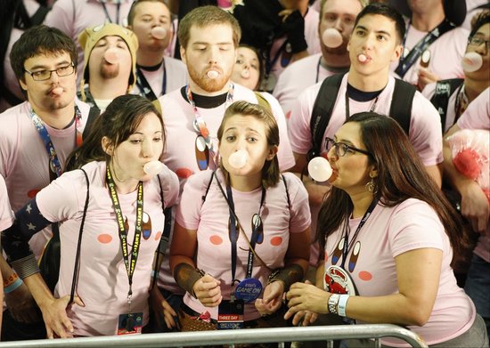 任天堂召集536名玩家吹泡泡糖 创吉尼斯纪录