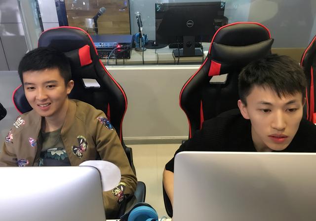 CBA全明星PK柚子小訫 除了篮球就爱LOL