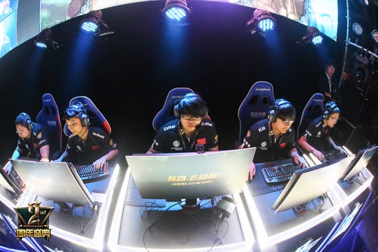 皇族梦幻开局滚起雪球 悬殊比分IG20投