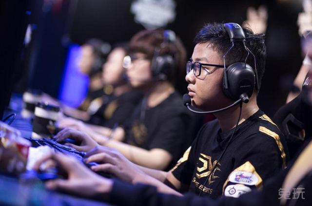 充满自信和我行我素 越南Faker:SofM