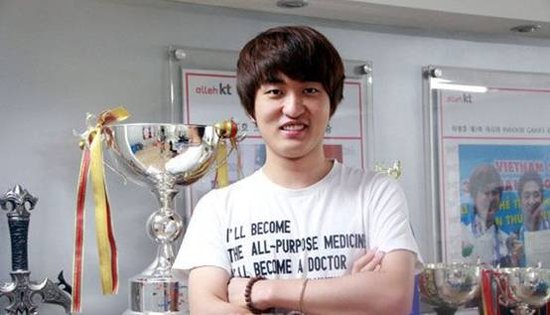 星际1选手的后电竞人生:F91成谐星 flash做主播