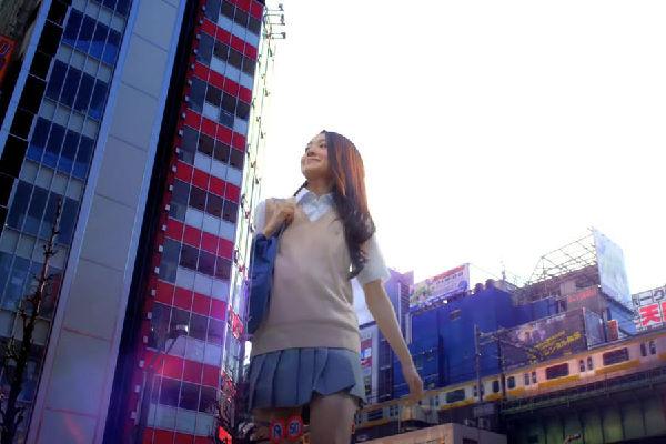 东京女巨人摄影作品走红 灵感来自动漫
