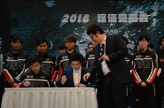 ��������ɫת���кܴ���ս EDG��������������