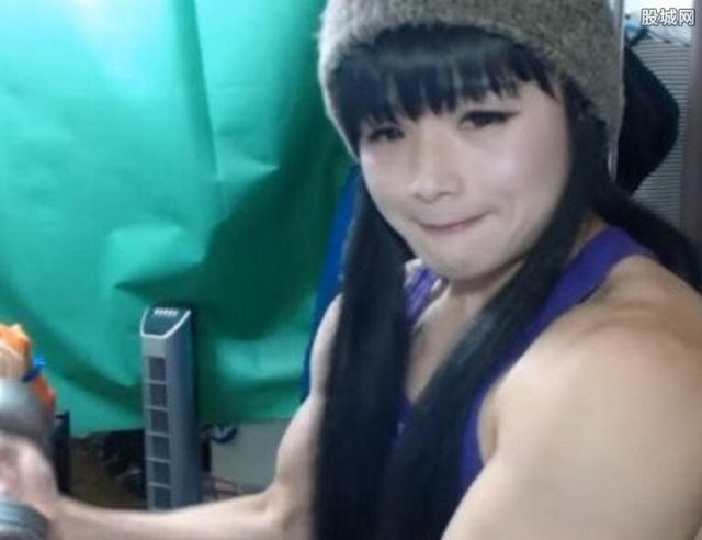 日本美女开直播热舞萌炸 嘟嘴卖萌后做这事吓