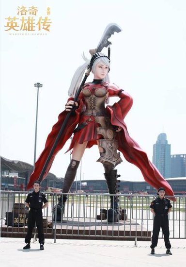 妹子无地自容 知名伪娘豪哥COS洛英手游琳