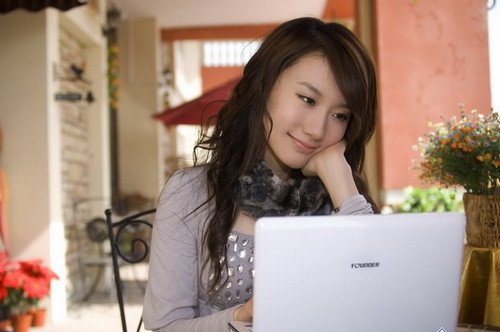 玩游戏赚钱成兼职新潮流 大学生兼职新模式