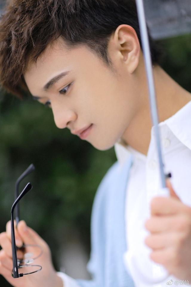 白色情人节触手剑仙送上一组奶照 实力+颜值王者峡谷无敌