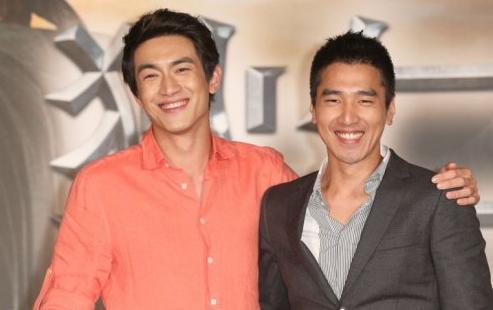 林更新曝赵又廷打游戏:各种挂机打电话!_游戏_腾讯网