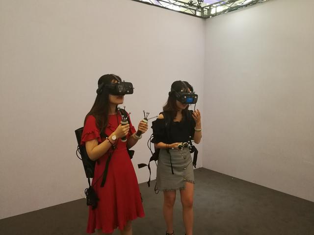黑洞计划大空间VR样板店开业 《时空危机》同步首发