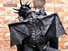 Dominerende Black Dragon fly tilbake samme pose bunker av guden
