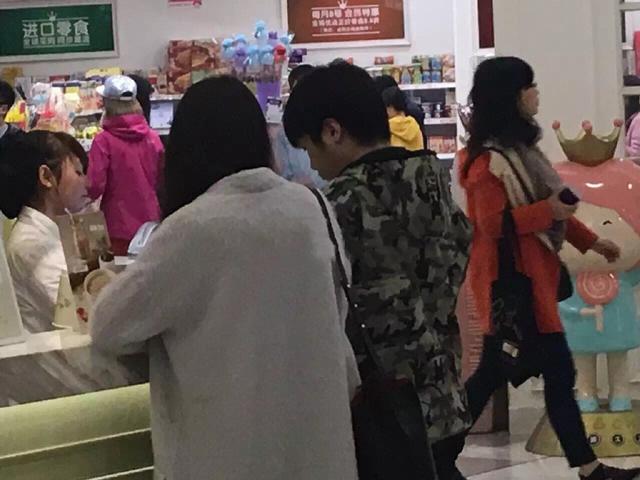 分手饭or复合?爆苏小妍微笑亲密逛街_游戏_腾讯网