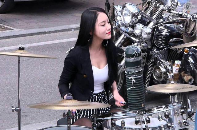 绅士学园:火辣唐嫣皮衣秀_<em>游戏</em>_腾讯网