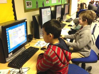 小学生制作电脑游戏 英国将编程列为必修课