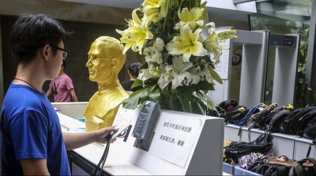 有钱任性!游戏公司供奉纯金乔布斯像