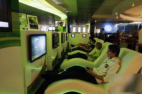 你去过的网吧是什么样?国外与国内的网吧对比