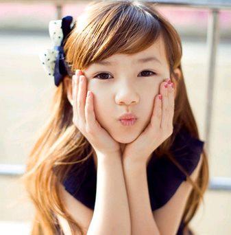 9岁小萝莉游戏王百余款游戏经验完虐大叔