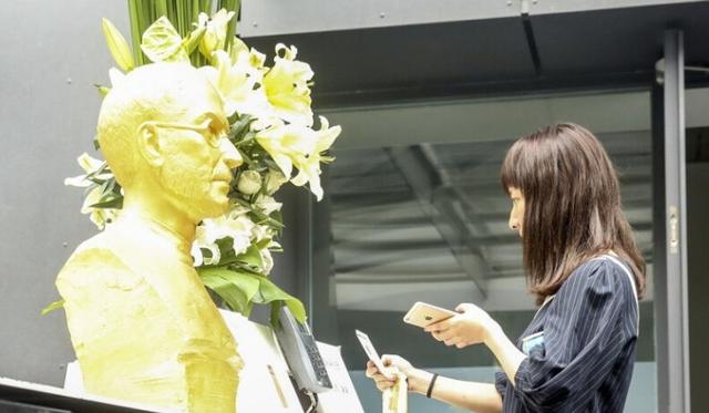 有钱任性!游戏公司供奉纯金乔布斯像