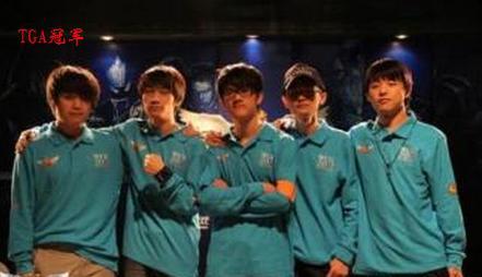 他曾是世界第一卡牌 如今混得比李晓峰还风光